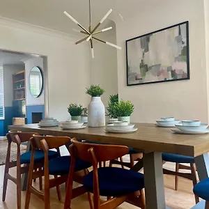 Holiday home Spacious And Stylish, Bath